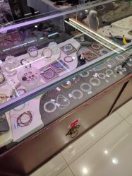 -灵彩珠宝(朗香街店)