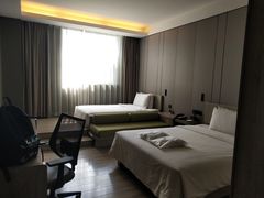 -西安大雁塔科技大学地铁站亚朵酒店