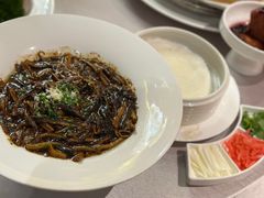 响油鳝丝配卷饼-RIVIERA 松鹤楼(外滩店)