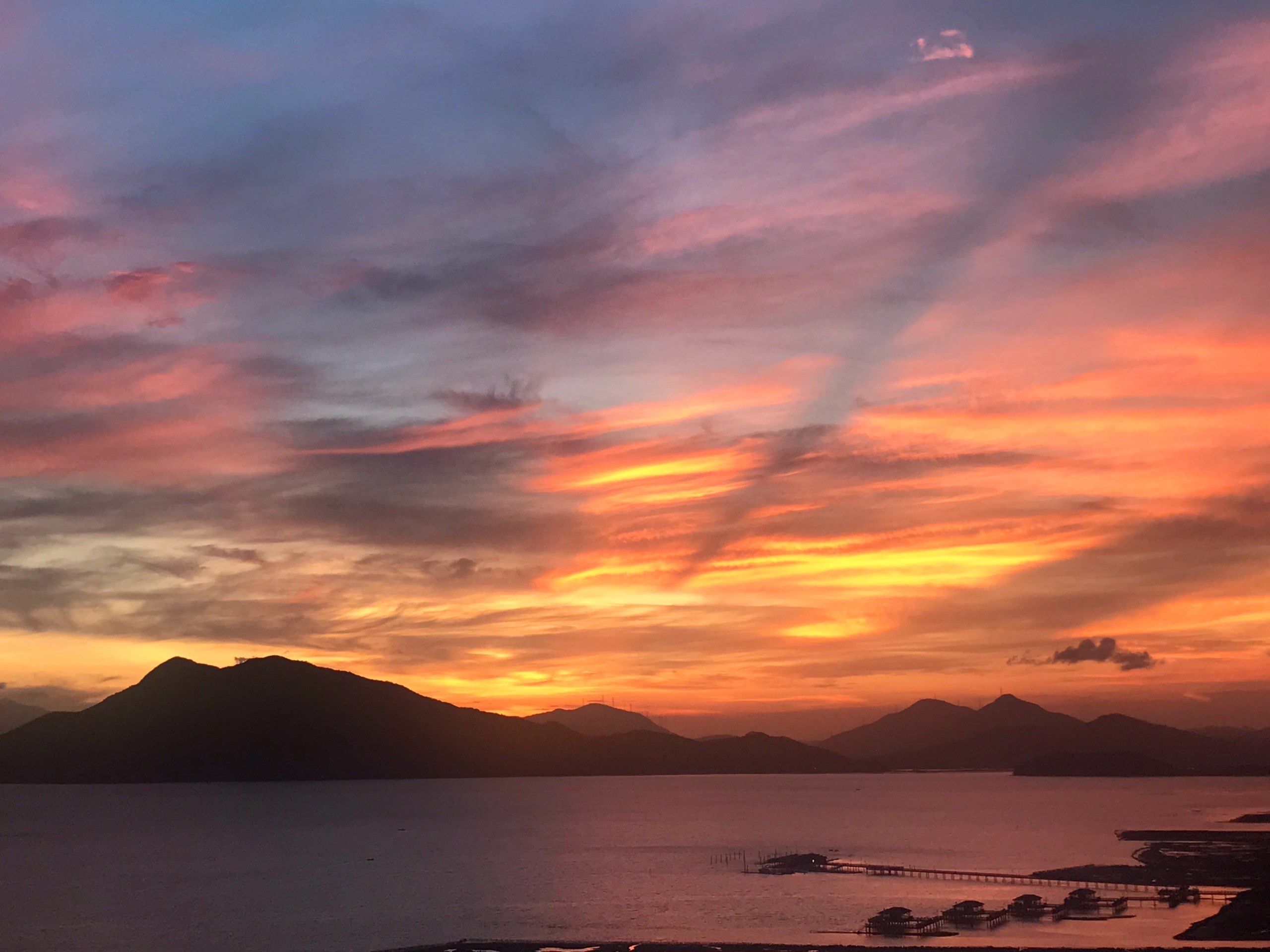 海景如画,色彩斑斓,眼望碧海,感受海风的轻佛,与大自然融一体