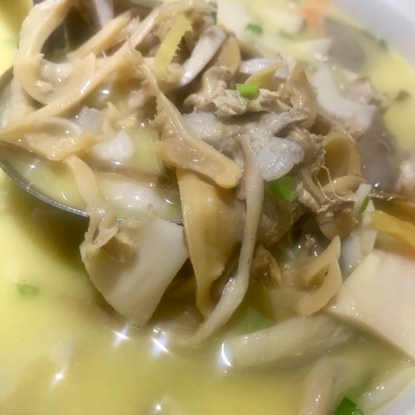 墨鱼猪肚炖河蚌