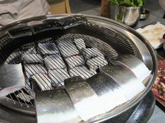 -围炉肉舍•炭烤活鳗•丹东海鲜烤肉(步行街店)