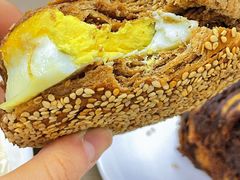 芝麻烧饼夹鸡蛋-老回回小吃(百万庄店)