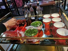 -虾弄弄海派小龙虾·牛羊蝎子火锅