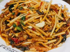 鱼香肉丝-椒香川流不息川菜馆(二七北路店)