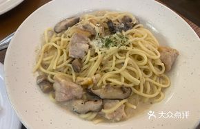 Chicken with Porcini Mushroom Sauce and Creamy Pasta