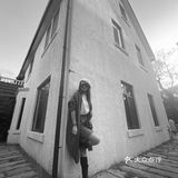 不经意的发现身边的小美好，随手拾起一片落叶