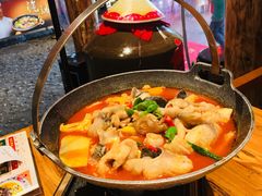 -老滇山寨•云南特色菜•地方菜•民族风情歌舞表演(金碧店)