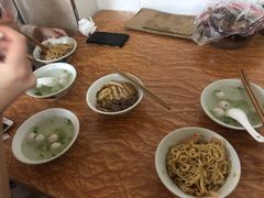 -松树干拌面店