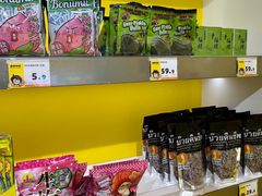 -咻啵翔翔零食基地(万达广场店)