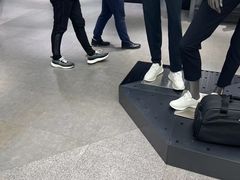 -迪桑特DESCENTE(青岛山东路万象城店)