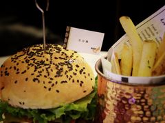 招牌手工汉堡-西山人家·二十年老字号农家菜(旺山店)