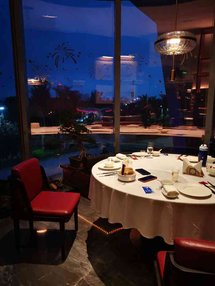 井礼·山海宴(三迪中心店)-"环境:装修风格是木色和红色,很完美的中式