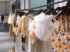 -URBAN REVIVO(欢乐海岸购物中心店)