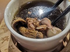 姬松茸炖鸡汤-文煲公砂锅煲仔小食堂