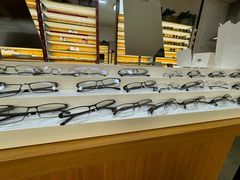 -优医视平价眼镜蔡司依视路折扣工厂店(十里堡店)