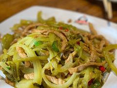 泡菜炒肉丝-呱呱叫民俗风味主题餐厅(沣峪口店)