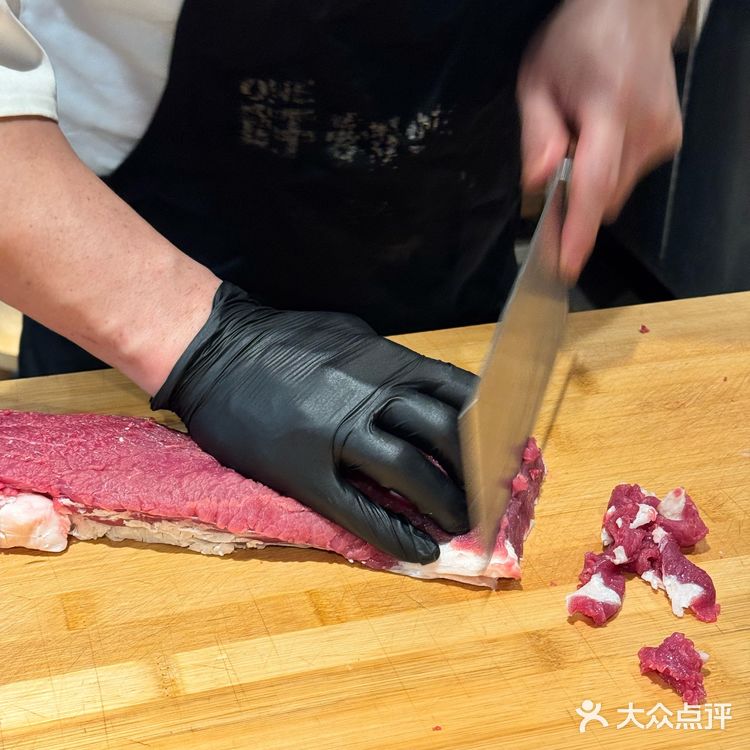 这家全球🌏有肉源的牛肉火锅的肉感确实不一样