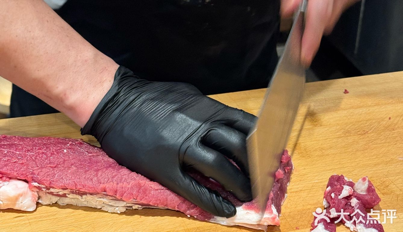 这家全球🌏有肉源的牛肉火锅的肉感确实不一样
