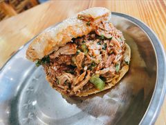 烧饼夹肘子肉-昌顺马记小吃店(昌盛园店)