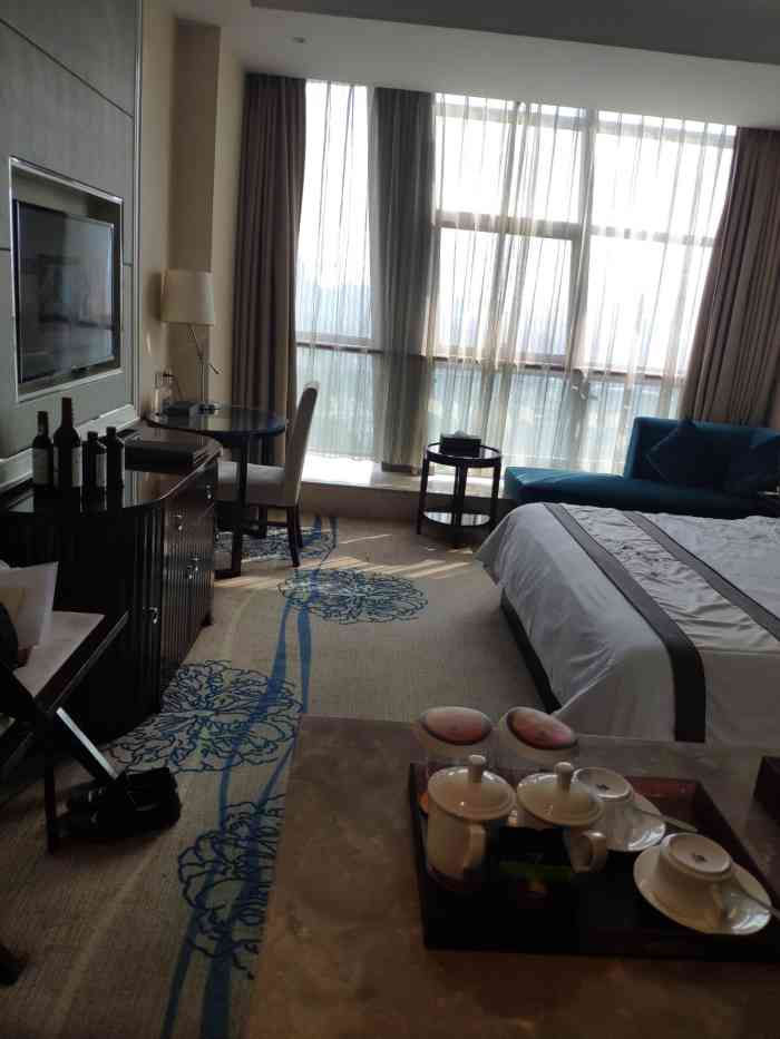 华辰凤庭大酒店-"每个月去杭州必住,因为上课方便,所以还是.