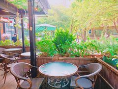 露天位-玛格萝妮比萨屋(四平店)