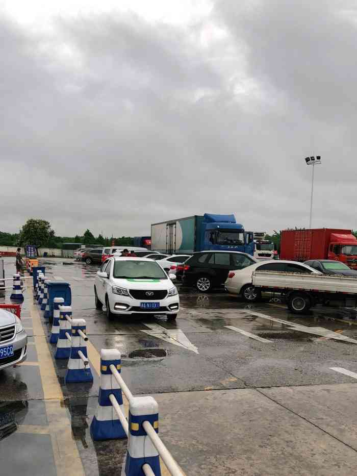 (广德服务区)加油站-"开车刚好路过这个加油站7515,车子没有多少.