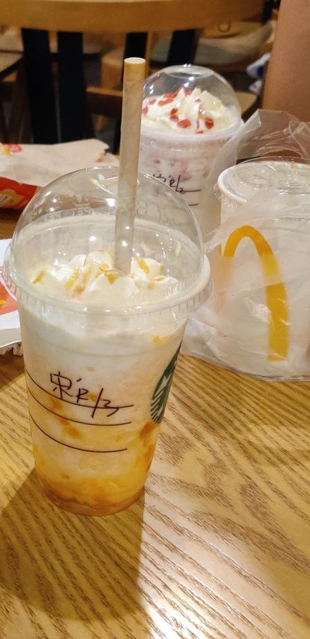 星巴克(广州信华花园分店)-"哈密瓜星冰乐真的超级无敌巨难喝喝了两.