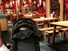 大堂-野山舂·贵州现舂酸汤火锅(鸿通城店)