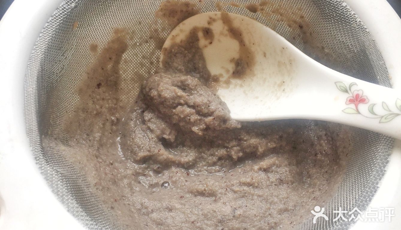 养生黑芝麻黑豆花生红枣豆浆