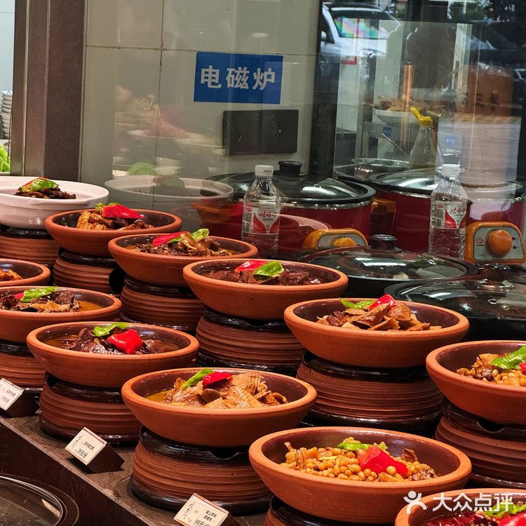 这家的腊味锅巴饭真的🈶被香到！