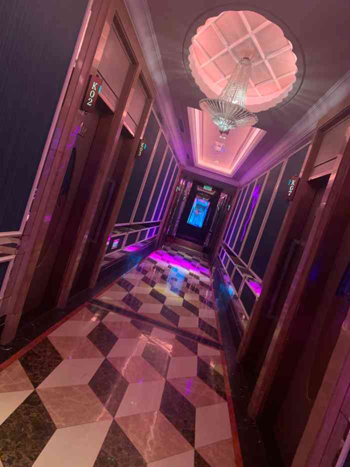 喜欢纯k日月光九街感觉有点商务而且服务没有日月光好芒果那个绵绵冰