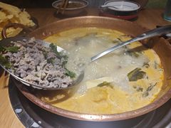 -洱火云南酸菜牛肉火锅(石景山当代商城店)