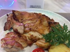 -樱花里音乐餐吧·牛扒椰子鸡(东圃店)