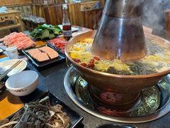 -果松木炭酸菜铜火锅·外婆参鸡汤