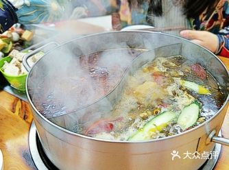酸菜满满一锅捞都捞不完…豆花儿特别嫩