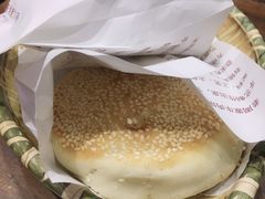 芝麻烧饼-穆得·老周家牛肉烧饼(普利街店)