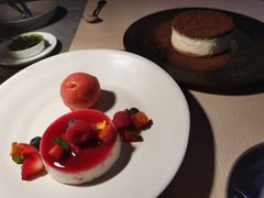 布丁配时令水果-Mercato莫卡多露台餐厅与酒吧(K11店)