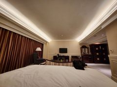 -深圳富苑皇冠假日套房酒店