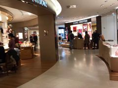 -乐蓬马歇百货公司(Rive Gauche)