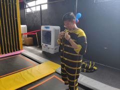-嘿哟动霸CHUA·新潮玩运动娱乐中心·蹦床滑冰团建乐园