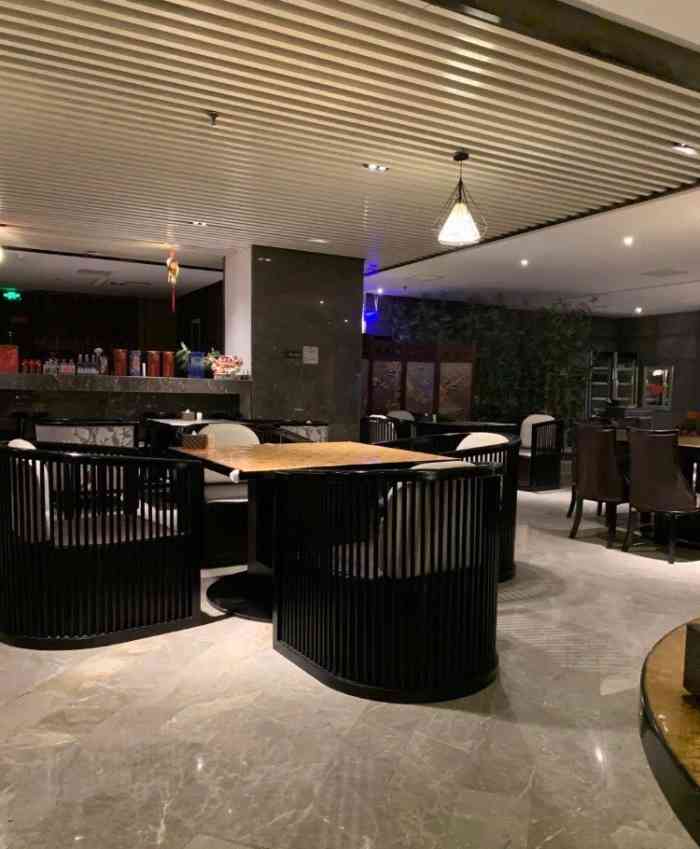 环境不错,休息大厅很宽敞,很干净.