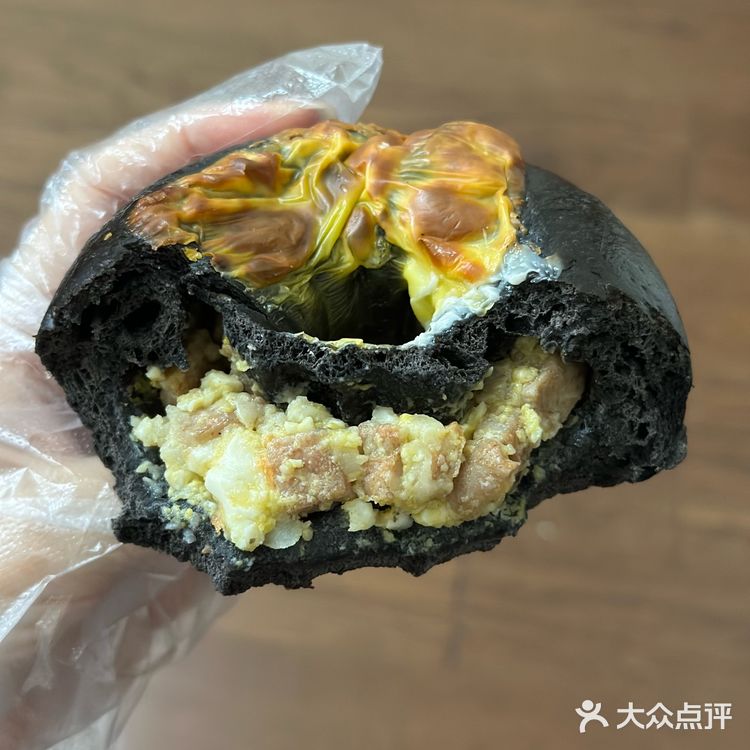 趁热集合测评 | 开心果爆浆可颂沙拉芝士贝果测评