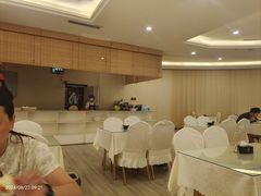 -库车国际酒店(火车站东湖公园店)