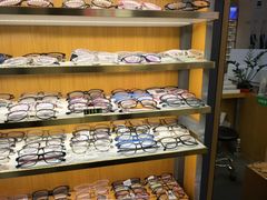 -优医视平价眼镜蔡司依视路折扣工厂店(十里堡店)
