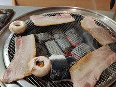 -围炉肉舍•炭烤活鳗•丹东海鲜烤肉(步行街店)