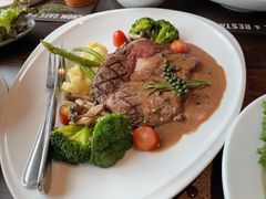 -Chom Cafe and Restaurant