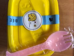 -蜜蜂小象·榴莲千层蛋糕(时代汇11栋店)