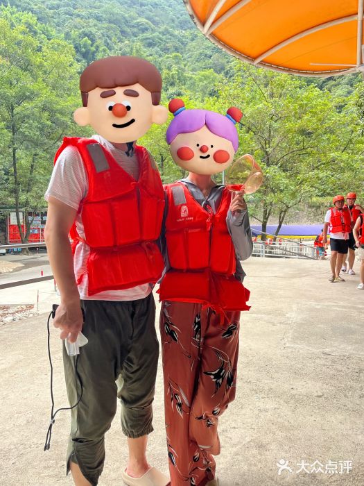 雅鲁激流探险漂流图片