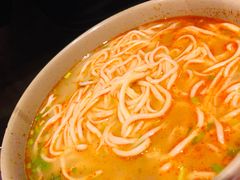 -亮亮面馆(经六路店)